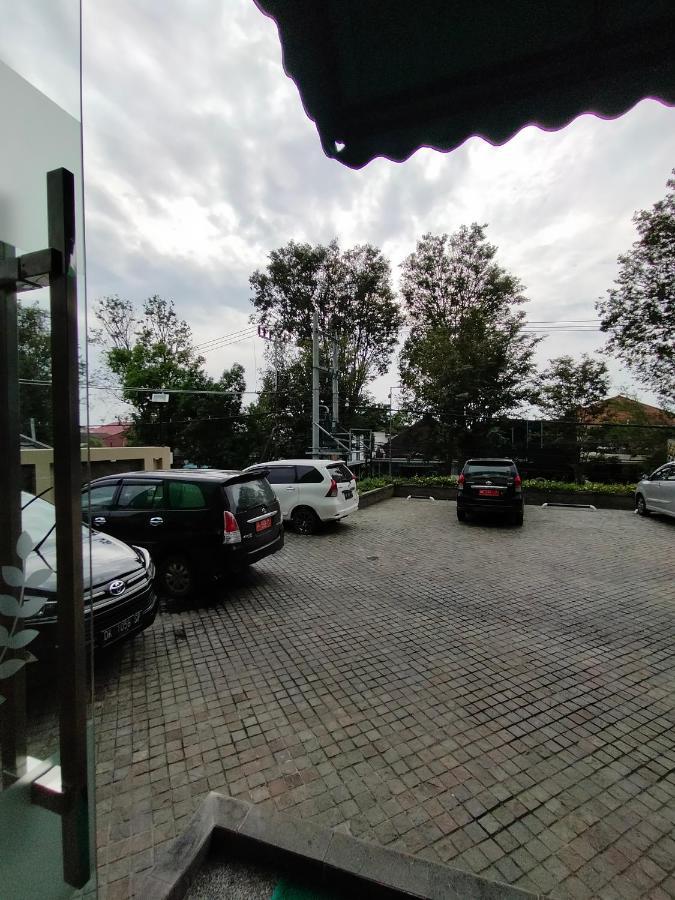 Grand Padis Hotel Bondowoso Bagian luar foto