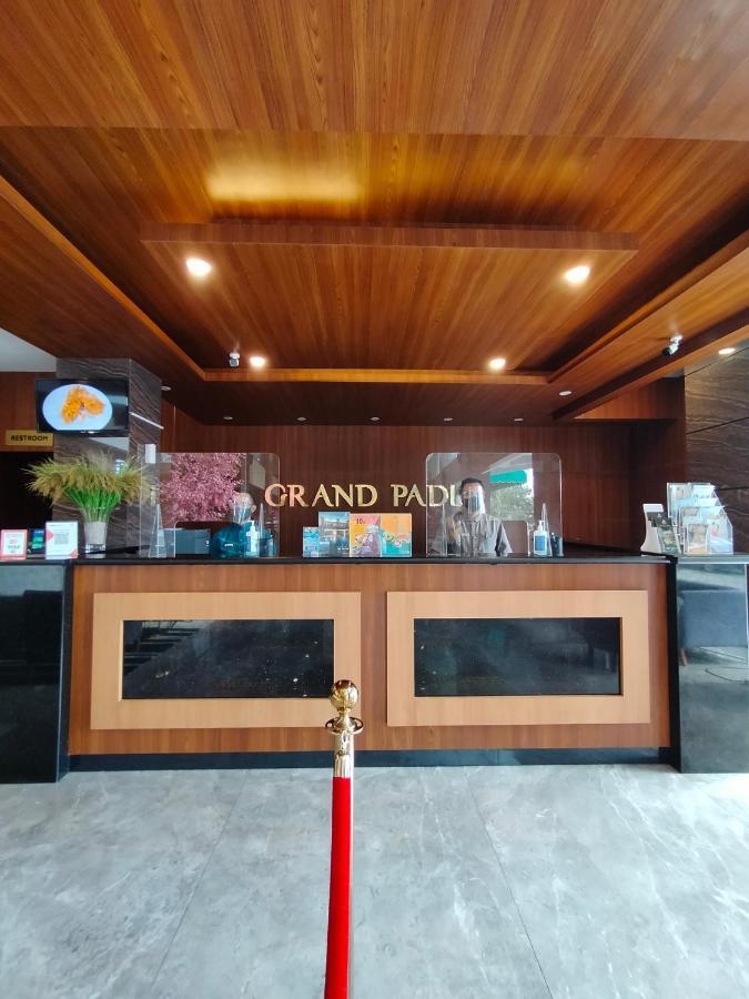 Grand Padis Hotel Bondowoso Bagian luar foto