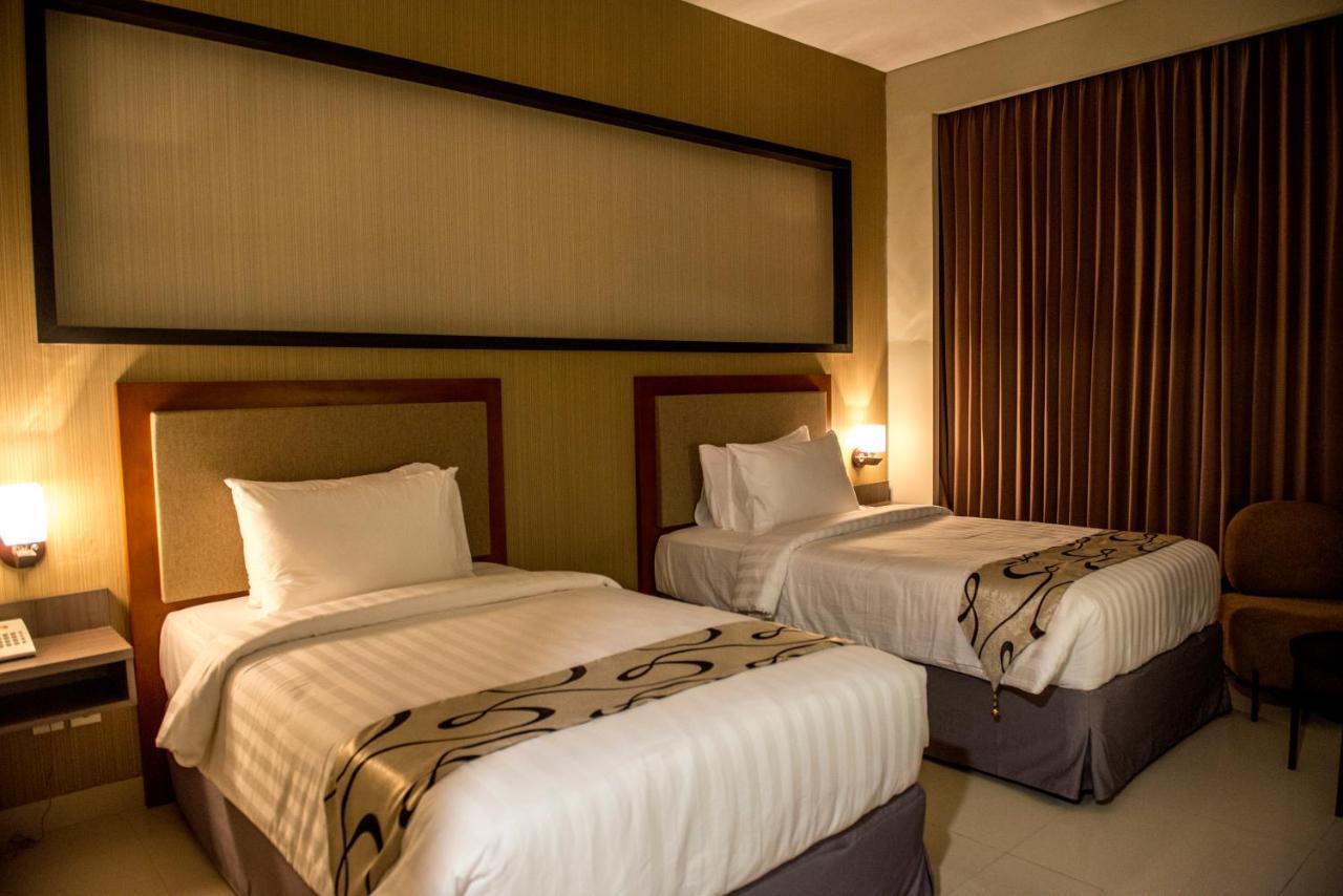 Grand Padis Hotel Bondowoso Bagian luar foto