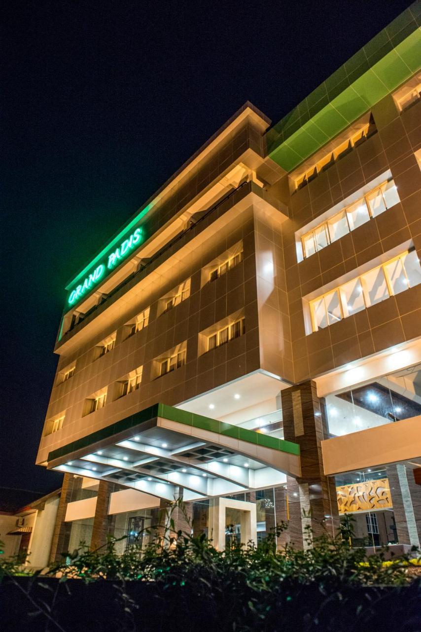 Grand Padis Hotel Bondowoso Bagian luar foto