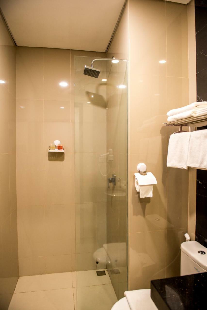 Grand Padis Hotel Bondowoso Bagian luar foto