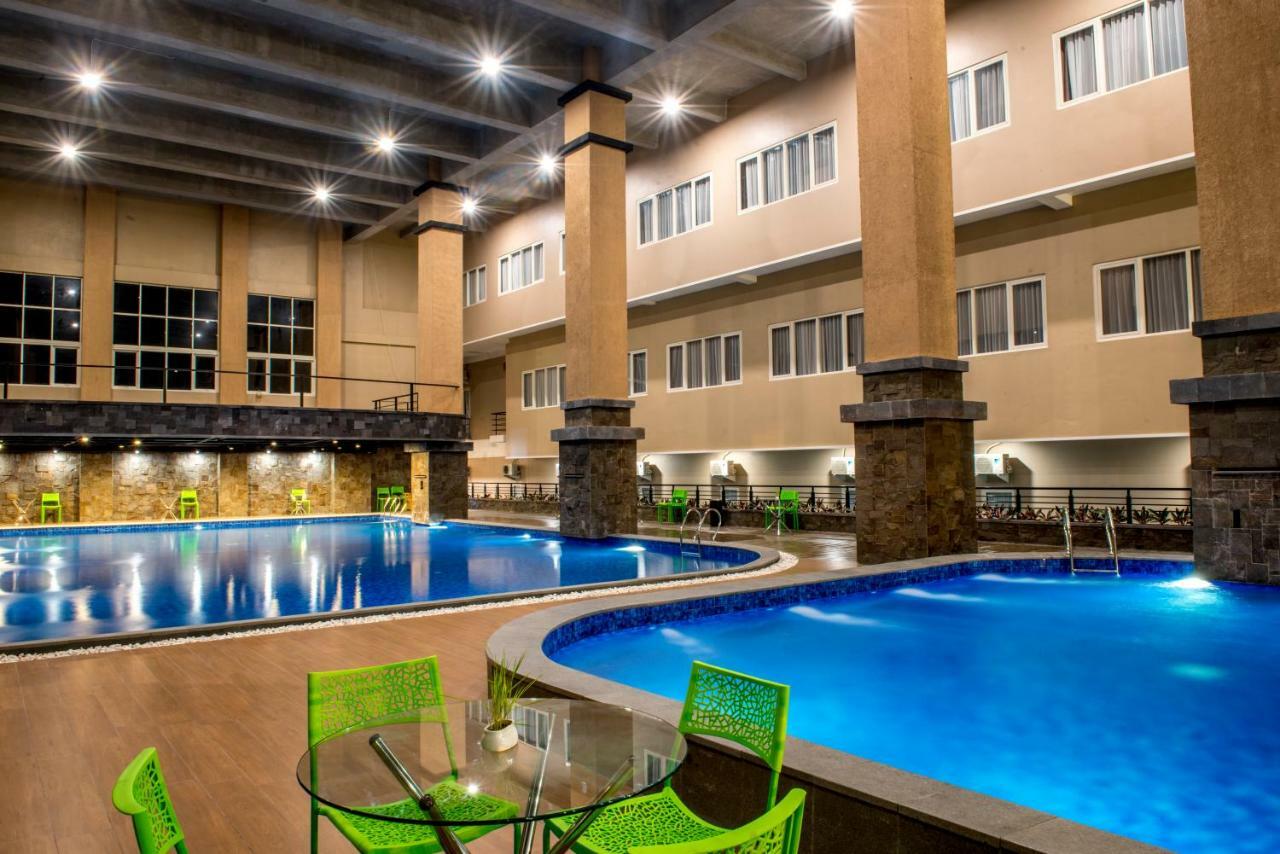 Grand Padis Hotel Bondowoso Bagian luar foto