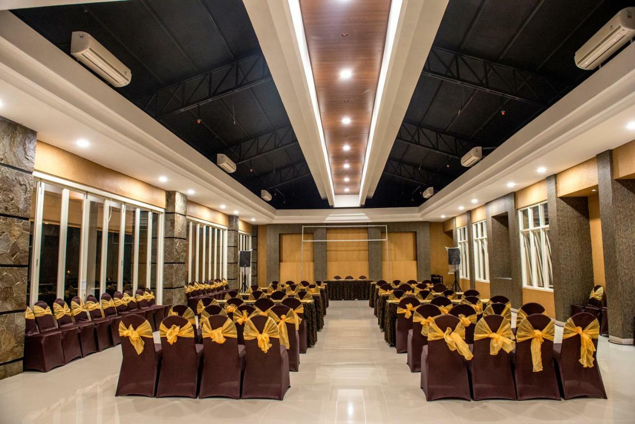 Grand Padis Hotel Bondowoso Bagian luar foto