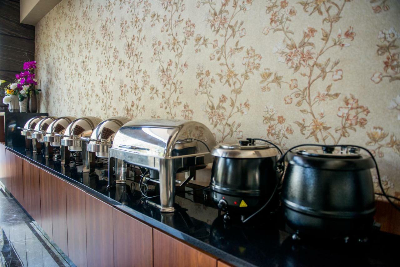 Grand Padis Hotel Bondowoso Bagian luar foto