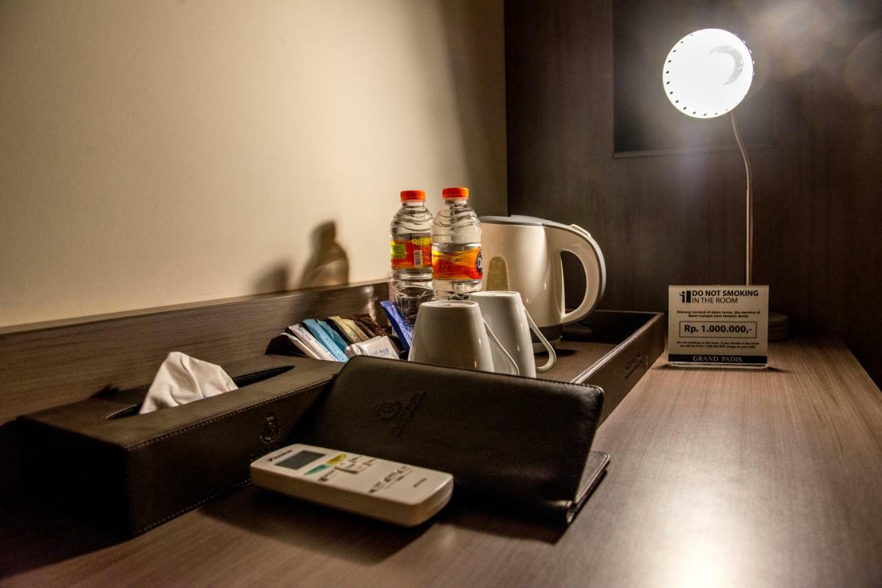 Grand Padis Hotel Bondowoso Bagian luar foto