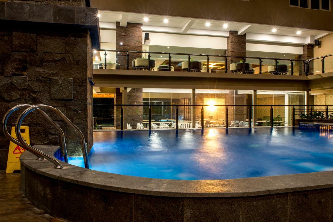 Grand Padis Hotel Bondowoso Bagian luar foto